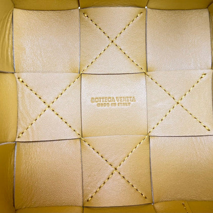 SMALL CASSETTE BUCKET 18 IN MERIGOLD CALFSKIN