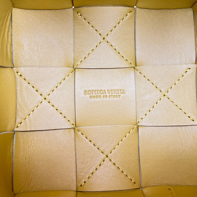 SMALL CASSETTE BUCKET 18 IN MERIGOLD CALFSKIN