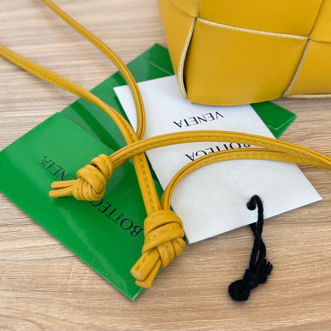 SMALL CASSETTE BUCKET 18 IN MERIGOLD CALFSKIN
