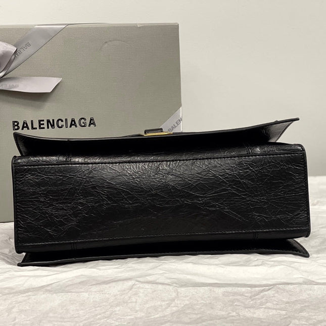 CRUSH MEDIUM CHAIN BAG 31 IN BLACK CRUSHED CALFSKIN GOLD HARDWARE