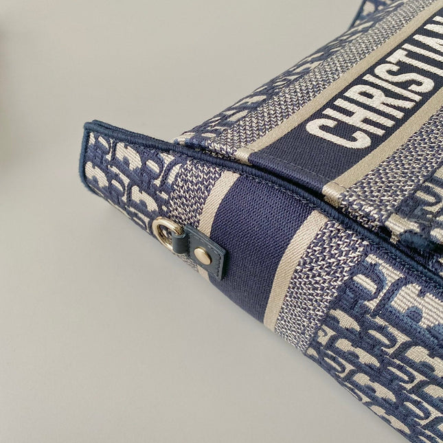 MEDIUM DIORCAMP BAG 28 OBLIQUE BLUE EMBROIDERY