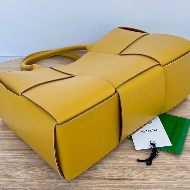 SMALL ARCO TOTE 30 IN TULIP TREE YELLOW LAMBSKIN