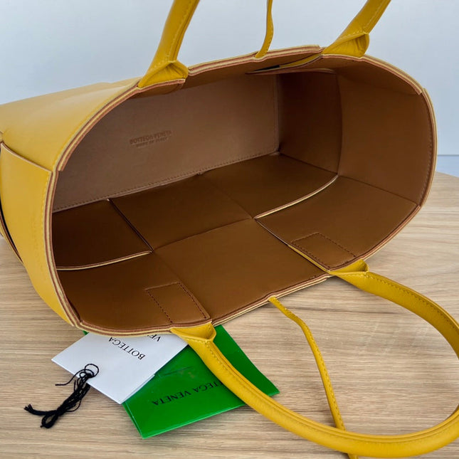 SMALL ARCO TOTE 30 IN TULIP TREE YELLOW LAMBSKIN