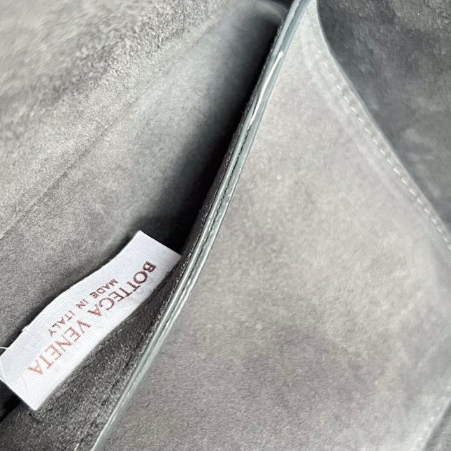 ARCO TOTE 36 IN TROUT GRAY CALFSKIN