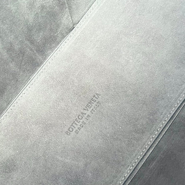 ARCO TOTE 36 IN TROUT GRAY CALFSKIN