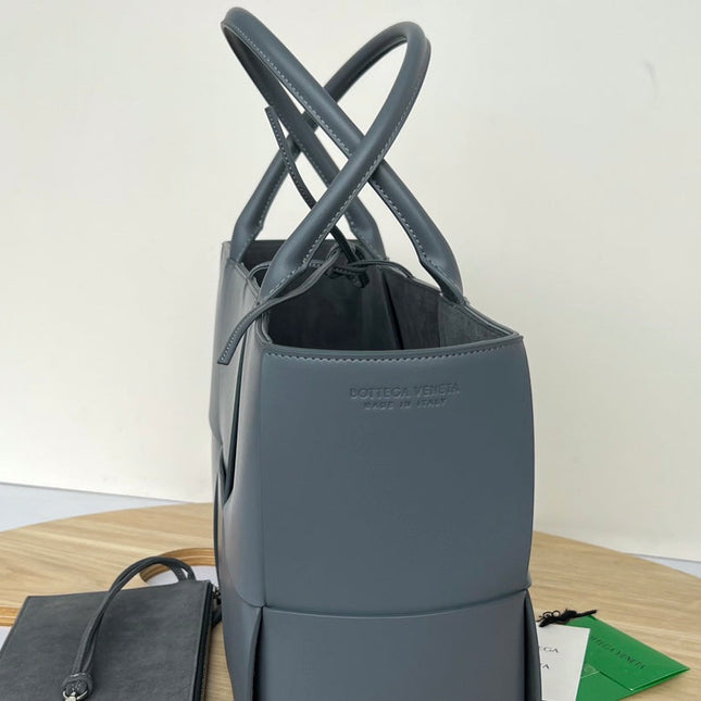 ARCO TOTE 36 IN TROUT GRAY CALFSKIN
