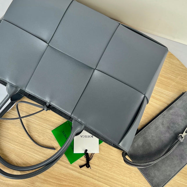 ARCO TOTE 36 IN TROUT GRAY CALFSKIN