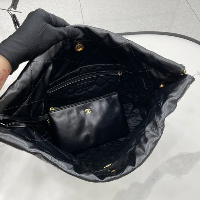 CC LARGE 42 HANDBAG IN BLACK CALFSKIN GOLD HARDWARE