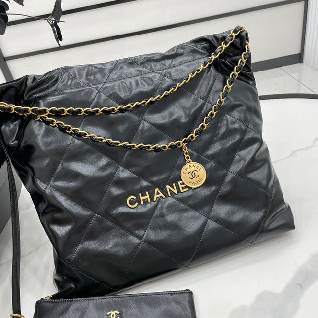 CC LARGE 42 HANDBAG IN BLACK CALFSKIN GOLD HARDWARE