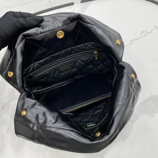 CC MEDIUM 37 HANDBAG IN BLACK CALFSKIN GOLD HARDWARE