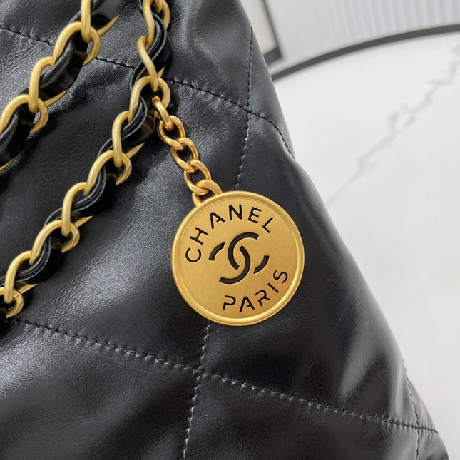 CC MEDIUM 37 HANDBAG IN BLACK CALFSKIN GOLD HARDWARE