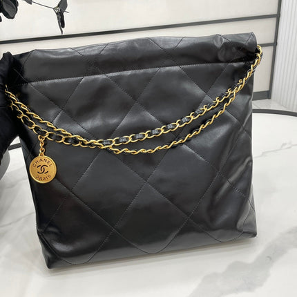 CC MEDIUM 37 HANDBAG IN BLACK CALFSKIN GOLD HARDWARE