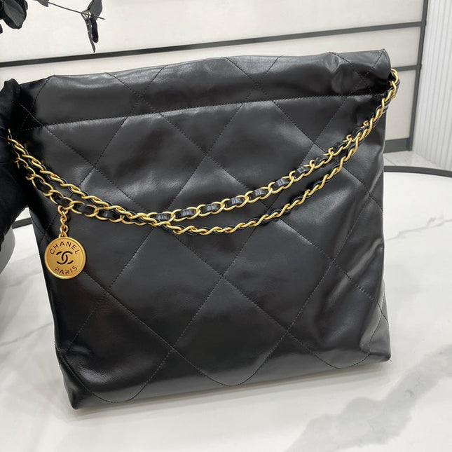 CC MEDIUM 37 HANDBAG IN BLACK CALFSKIN GOLD HARDWARE