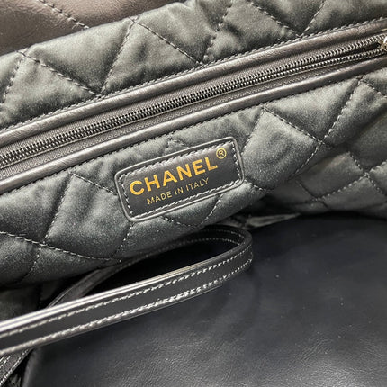 CC MEDIUM 37 HANDBAG IN BLACK CALFSKIN GOLD HARDWARE