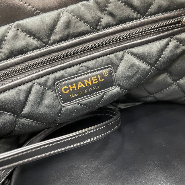 CC MEDIUM 37 HANDBAG IN BLACK CALFSKIN GOLD HARDWARE