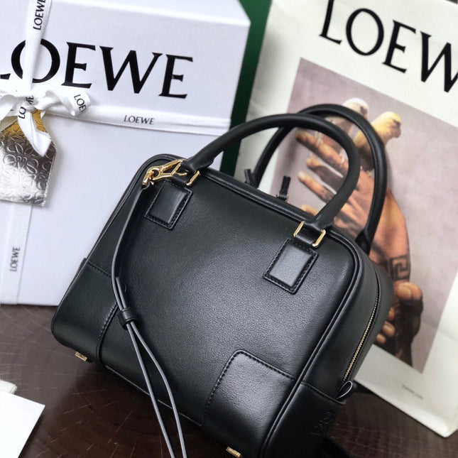 LOE AMAZONA 19 BAG IN BLACK NAPPA CALFSKIN