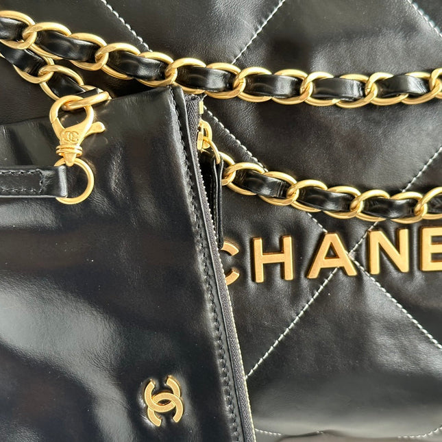 CC MEDIUM 37 HANDBAG IN BLACK SHINY CALFSKIN GOLD HARDWARE