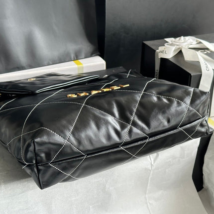 CC MEDIUM 37 HANDBAG IN BLACK SHINY CALFSKIN GOLD HARDWARE