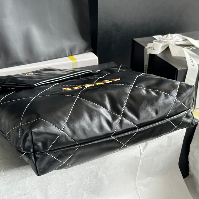 CC MEDIUM 37 HANDBAG IN BLACK SHINY CALFSKIN GOLD HARDWARE