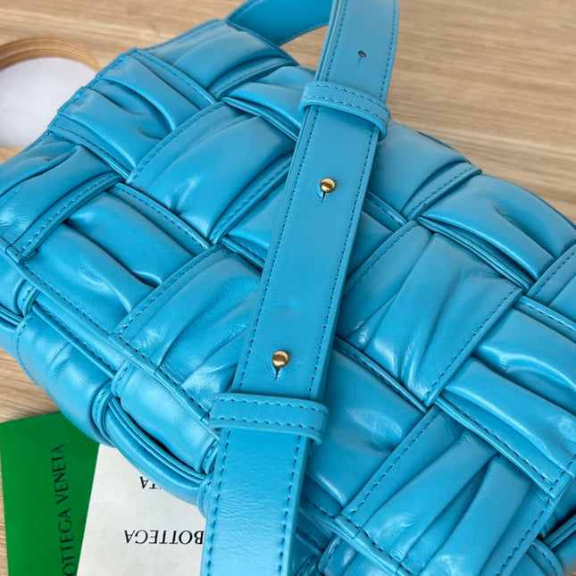 CASSETTE 28 IN SKY BLUE SOFT LAMBSKIN