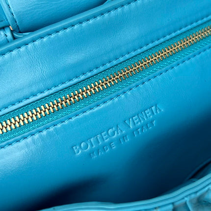 CASSETTE 28 IN SKY BLUE SOFT LAMBSKIN