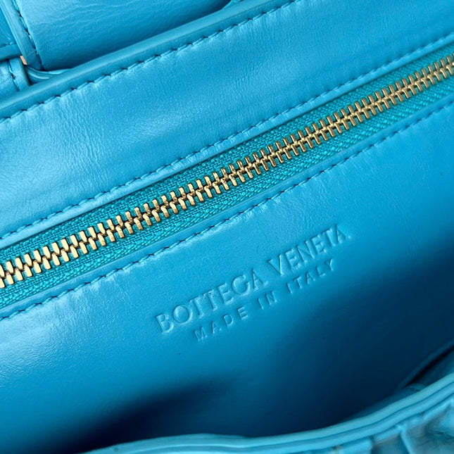 CASSETTE 28 IN SKY BLUE SOFT LAMBSKIN