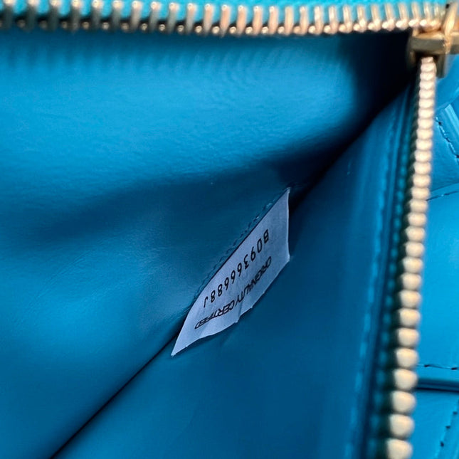 CASSETTE 28 IN SKY BLUE SOFT LAMBSKIN