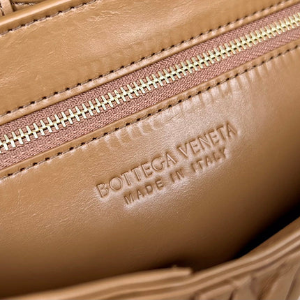 CASSETTE 28 IN MEDIUM BROWN SOFT LAMBSKIN