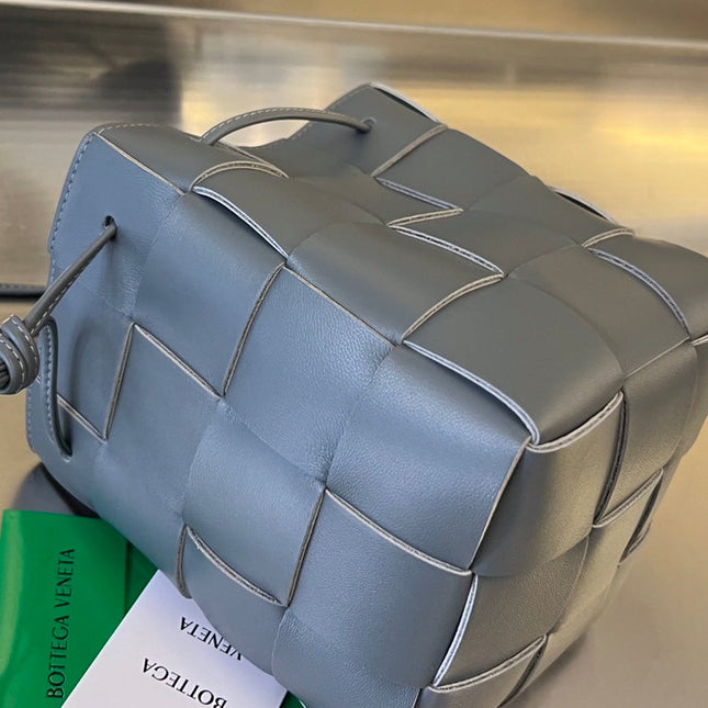 SMALL CASSETTE BUCKET 18 IN DAVY'S GRAY CALFSKIN