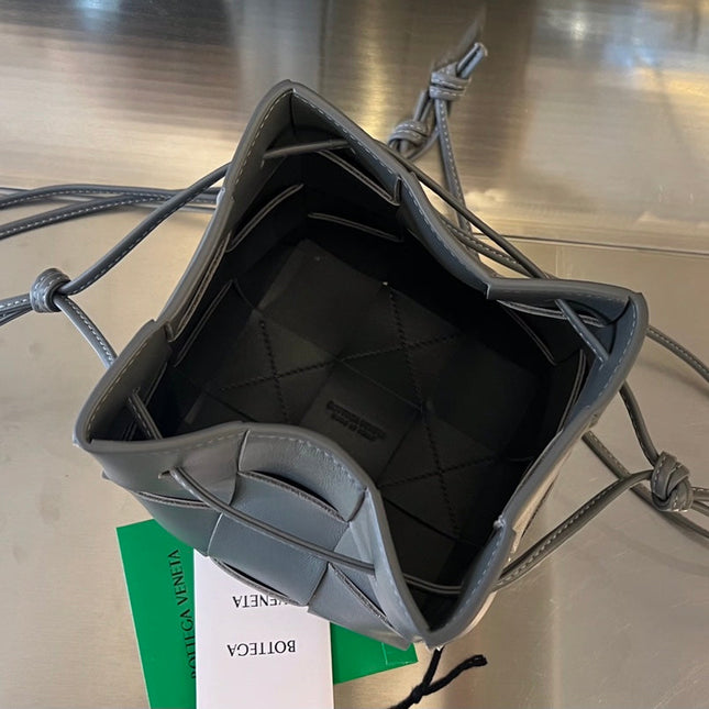 SMALL CASSETTE BUCKET 18 IN DAVY'S GRAY CALFSKIN