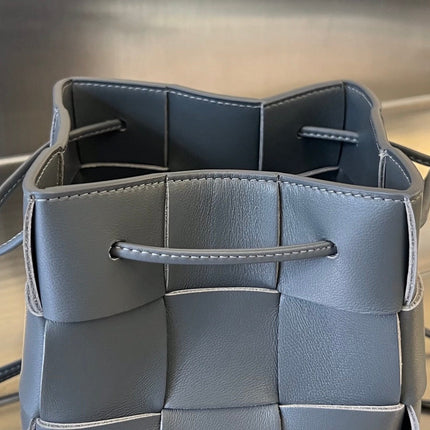 SMALL CASSETTE BUCKET 18 IN DAVY'S GRAY CALFSKIN