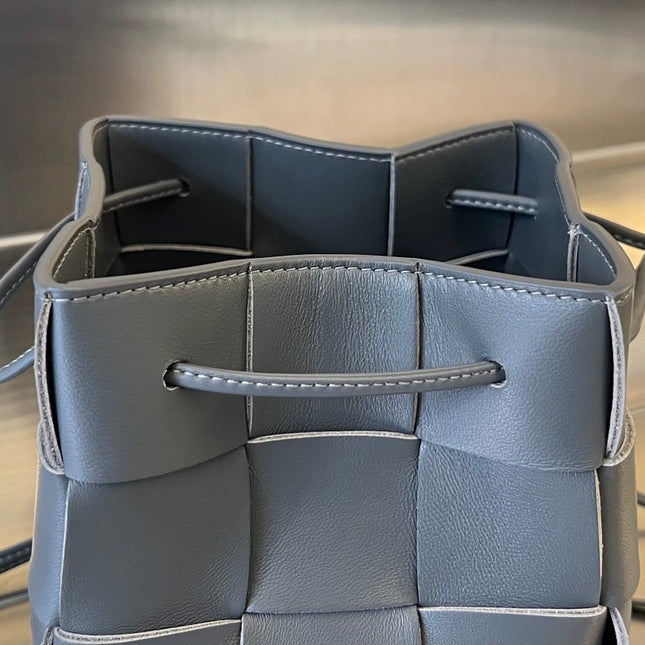 SMALL CASSETTE BUCKET 18 IN DAVY'S GRAY CALFSKIN