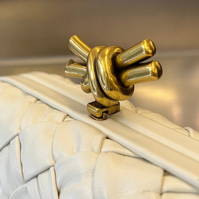 KNOT 19 IN WHITE LAMBSKIN