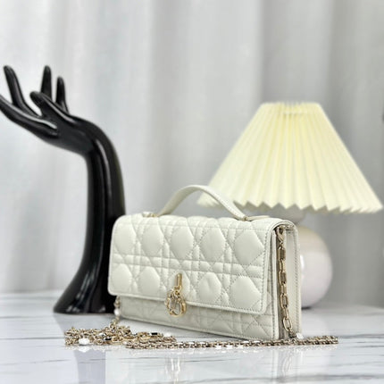 LADY 21 CHAIN BAG IN WHITE LAMBSKIN