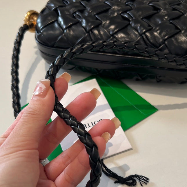 KNOT 20 IN BLACK LAMBSKIN WITH CHAIN