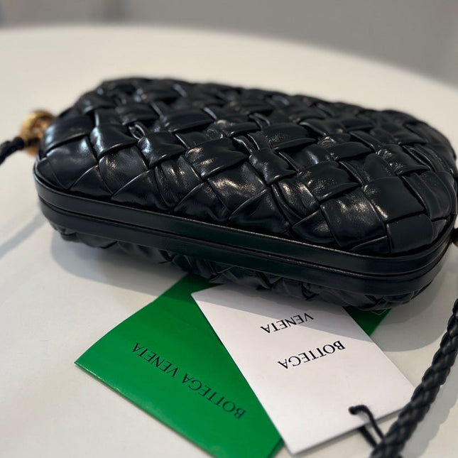 KNOT 20 IN BLACK LAMBSKIN WITH CHAIN