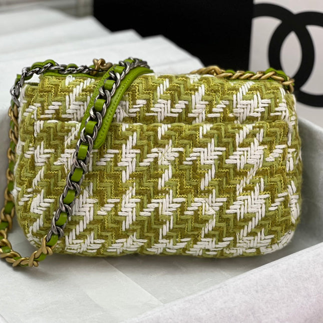 SMALL FLAP BAG 26 IN LIGHT GREEN MIX WHITE TWEED SILVER AND GOLD CHAIN