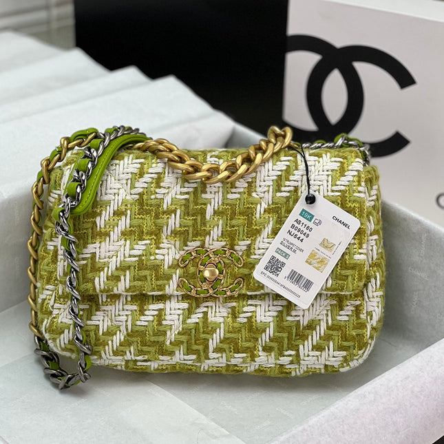 SMALL FLAP BAG 26 IN LIGHT GREEN MIX WHITE TWEED SILVER AND GOLD CHAIN