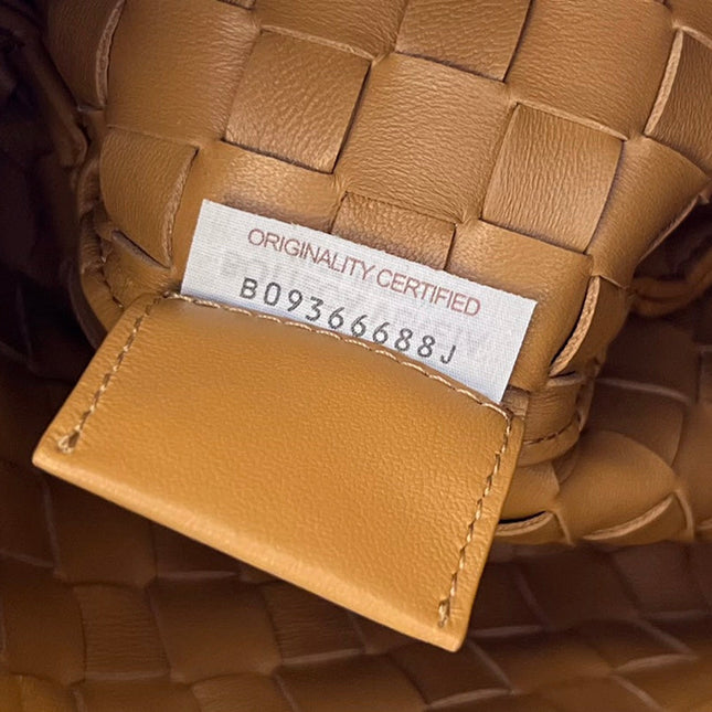 SARDINE 33 WITH CHAIN IN TAWNY BROWN LAMBSKIN