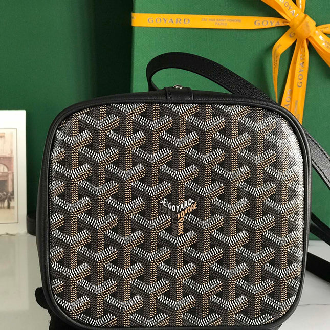 PETIT FLOT BUCKET BAG 22 IN BLACK GOYARDINE CANVAS AND LAMBSKIN TRIM