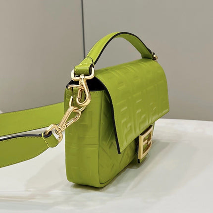 BAGUETTE WITH FF MOTIF 27 IN LIMERICK SOFT LAMBSKIN GOLD HARDWARE