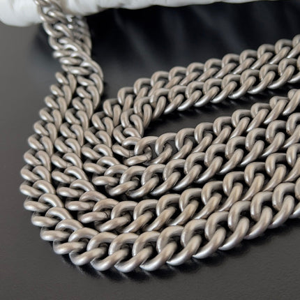 CRUSH CHAINED BAG 32 IN WHITE QUILTED CRUSHED CALFSKIN SILVER HARDWARE