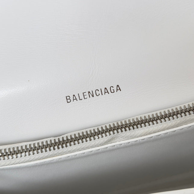 CRUSH CHAINED BAG 25 IN WHITE QUILTED CRUSHED CALFSKIN SILVER HARDWARE