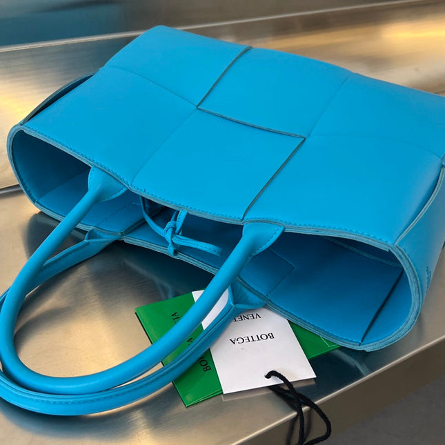 SMALL ARCO TOTE 30 IN CERULEAN BLUE LAMBSKIN