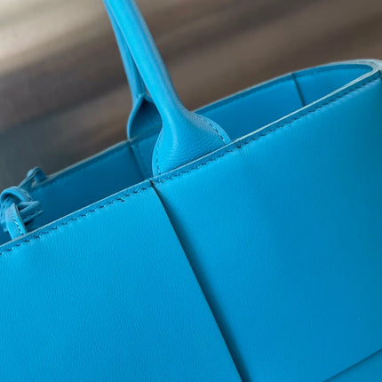 SMALL ARCO TOTE 30 IN CERULEAN BLUE LAMBSKIN