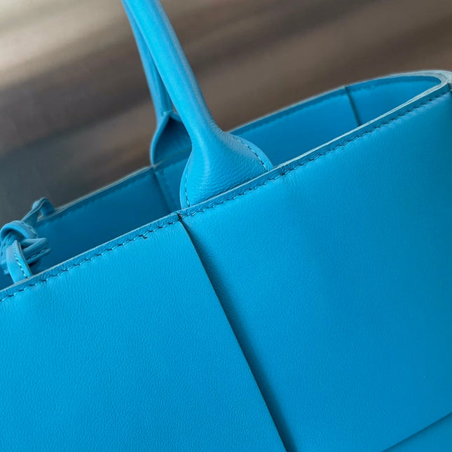 SMALL ARCO TOTE 30 IN CERULEAN BLUE LAMBSKIN