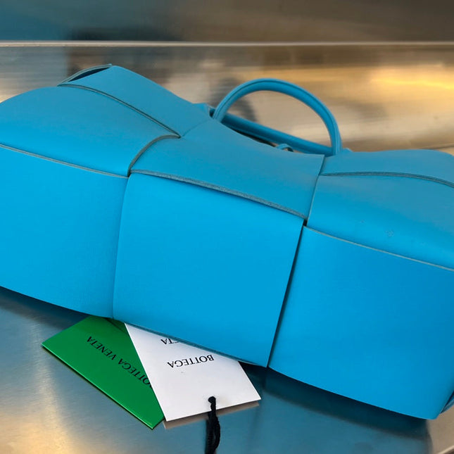SMALL ARCO TOTE 30 IN CERULEAN BLUE LAMBSKIN