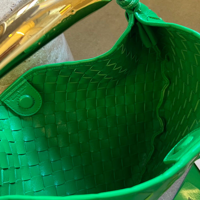 SARDINE 33 WITH CHAIN IN SHAMROCK GREEN LAMBSKIN