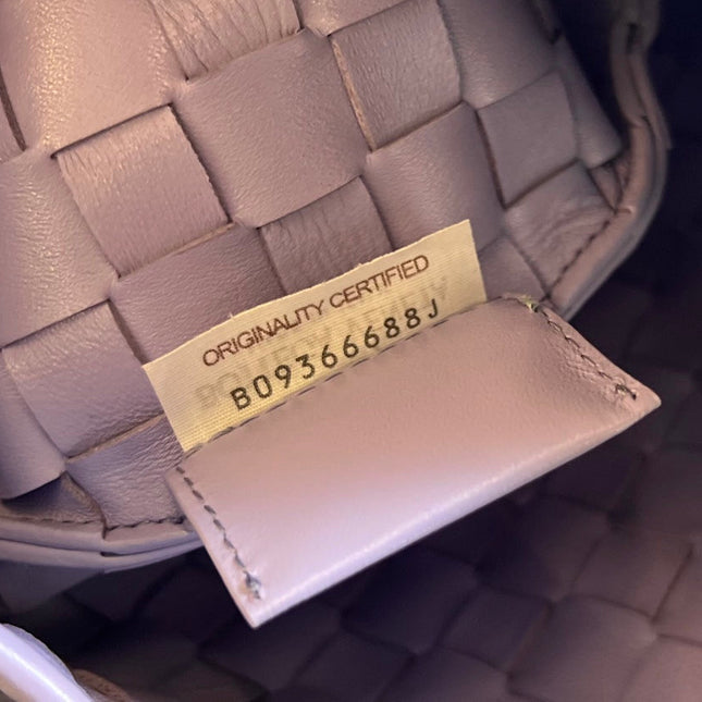 SARDINE 33 WITH CHAIN IN LIGHT PURPLE LAMBSKIN