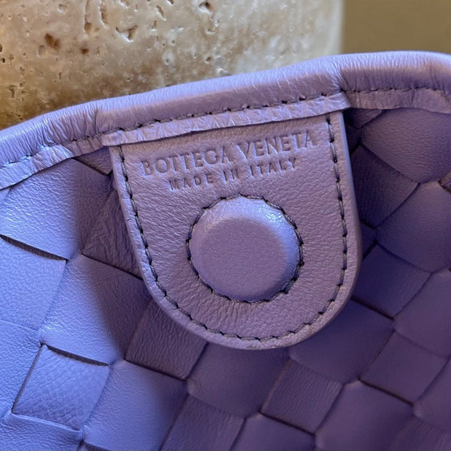 SARDINE 33 WITH CHAIN IN LIGHT PURPLE LAMBSKIN